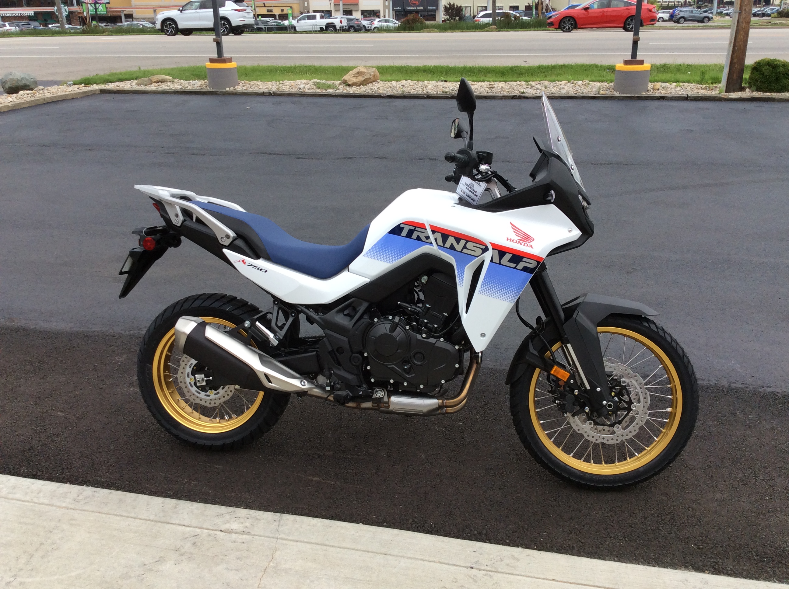 2025 Honda TRANSALP - Photo 4
